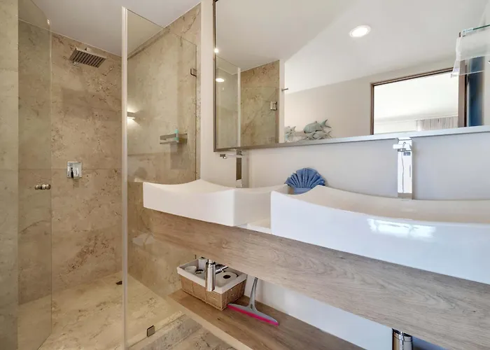 Holiday home Marvelous Brand New 2 Bedroom - Pool With Ocean Views