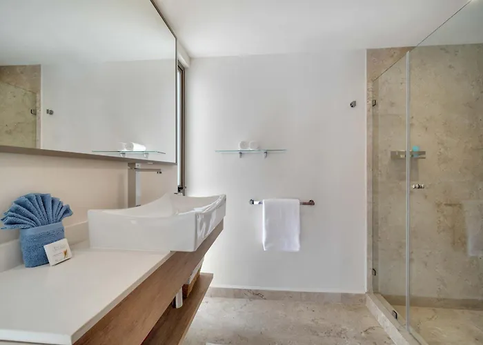 Marvelous Brand New 2 Bedroom - Pool With Ocean Views *