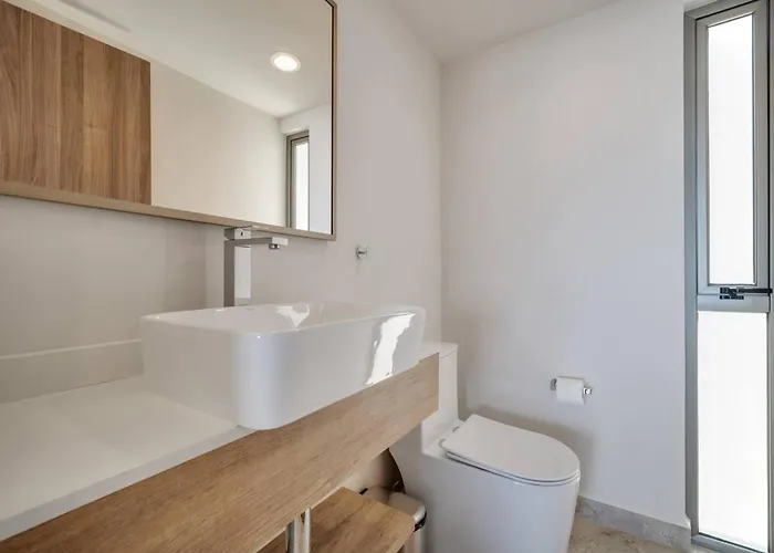 Marvelous Brand New 2 Bedroom - Pool With Ocean Views *