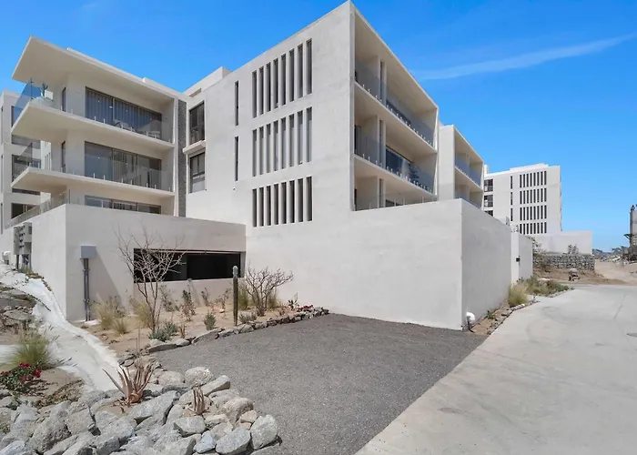 Marvelous Brand New 2 Bedroom - Pool With Ocean Views Holiday home *